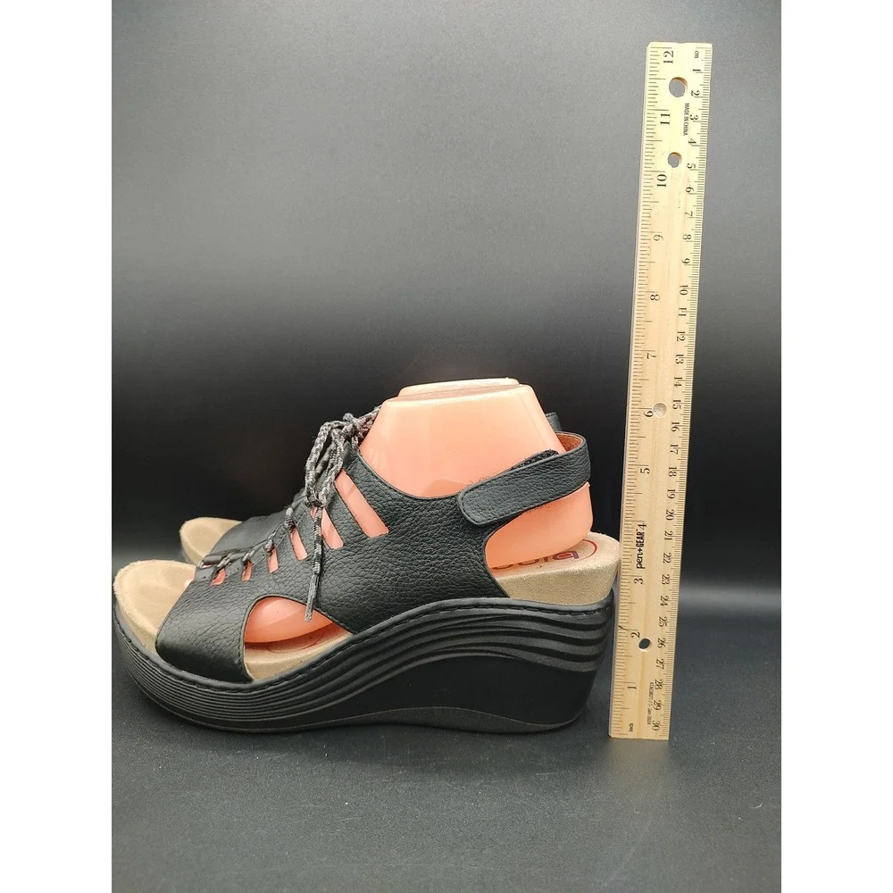 Bionica leather wedge